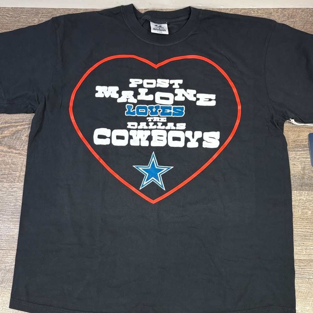 Post Malone Cowboys “Loves the Dallas Cowboys” Graphic Tee – Men’s XL – NWT
